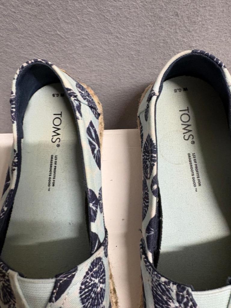 TOMS Alpargata Espadrille Flats Womens Size 6.5 Blue White Geometric Slip On