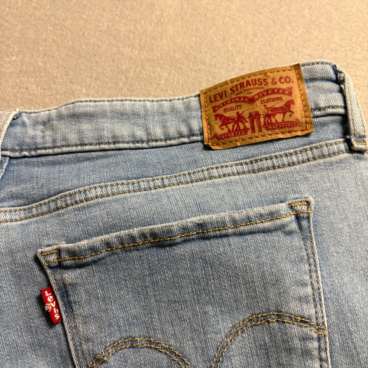 Levis 711 Skinny Jeans Womens Size 32 Light Wash Frayed Raw Hem Denim Pants