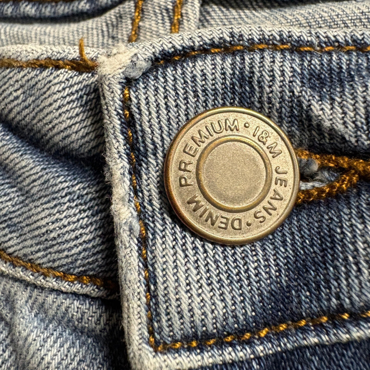 I&M Black Label High Rise Mom Jeans Womens Size 5 Distressed Light Wash Blue