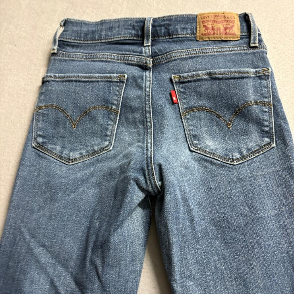 Levi's 724 High Rise Straight Jeans Womens Size 24x30 Medium Wash Blue Denim