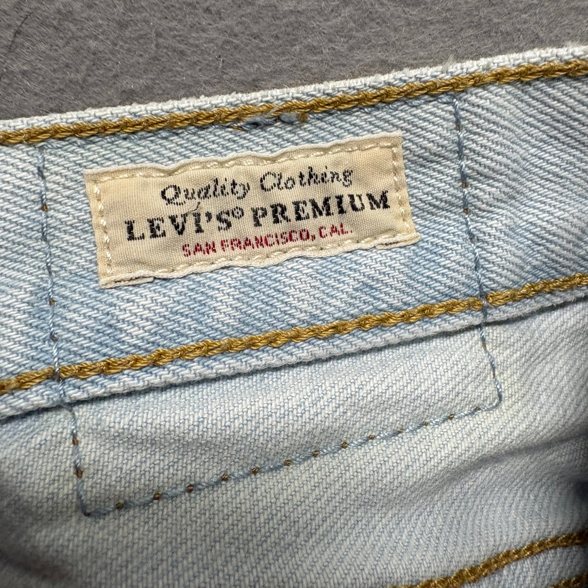 Levi's Ribcage Straight Ankle Jeans Womens 26 Light Wash Distressed Ripped Denim