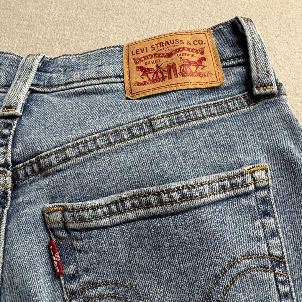 Levis High Waisted Mom Jeans Womens 28 Blue Stretch Denim Tapered Leg W28 L27