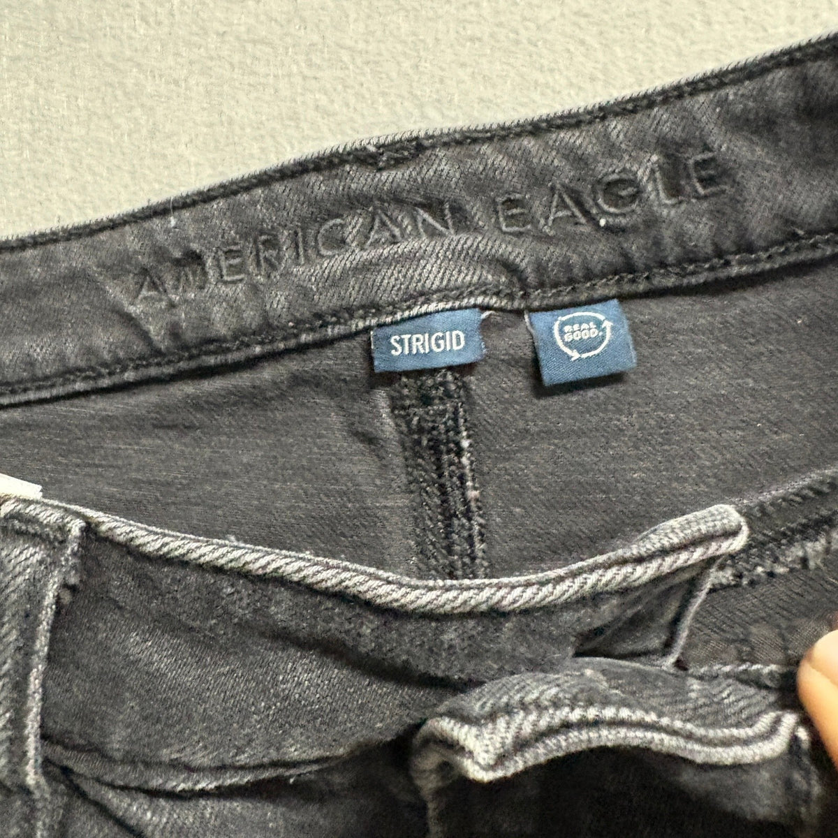 American Eagle Strigid Mom Jeans Womens 6 Black Distressed High Rise Denim