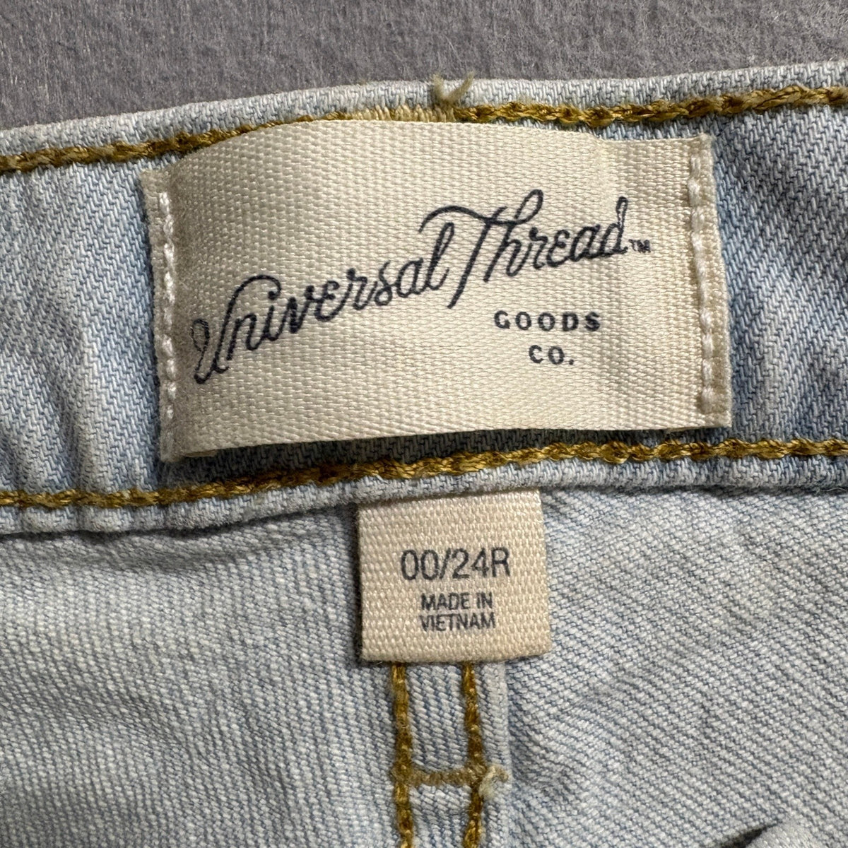 Universal Thread Vintage Straight Jeans Womens 00/24R Light Wash Distressed Blue