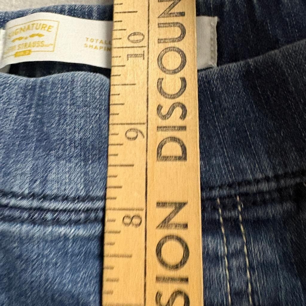 Signature by Levi Strauss Totally Shaping Pull On Skinny Jeans Womens 4M 27x30