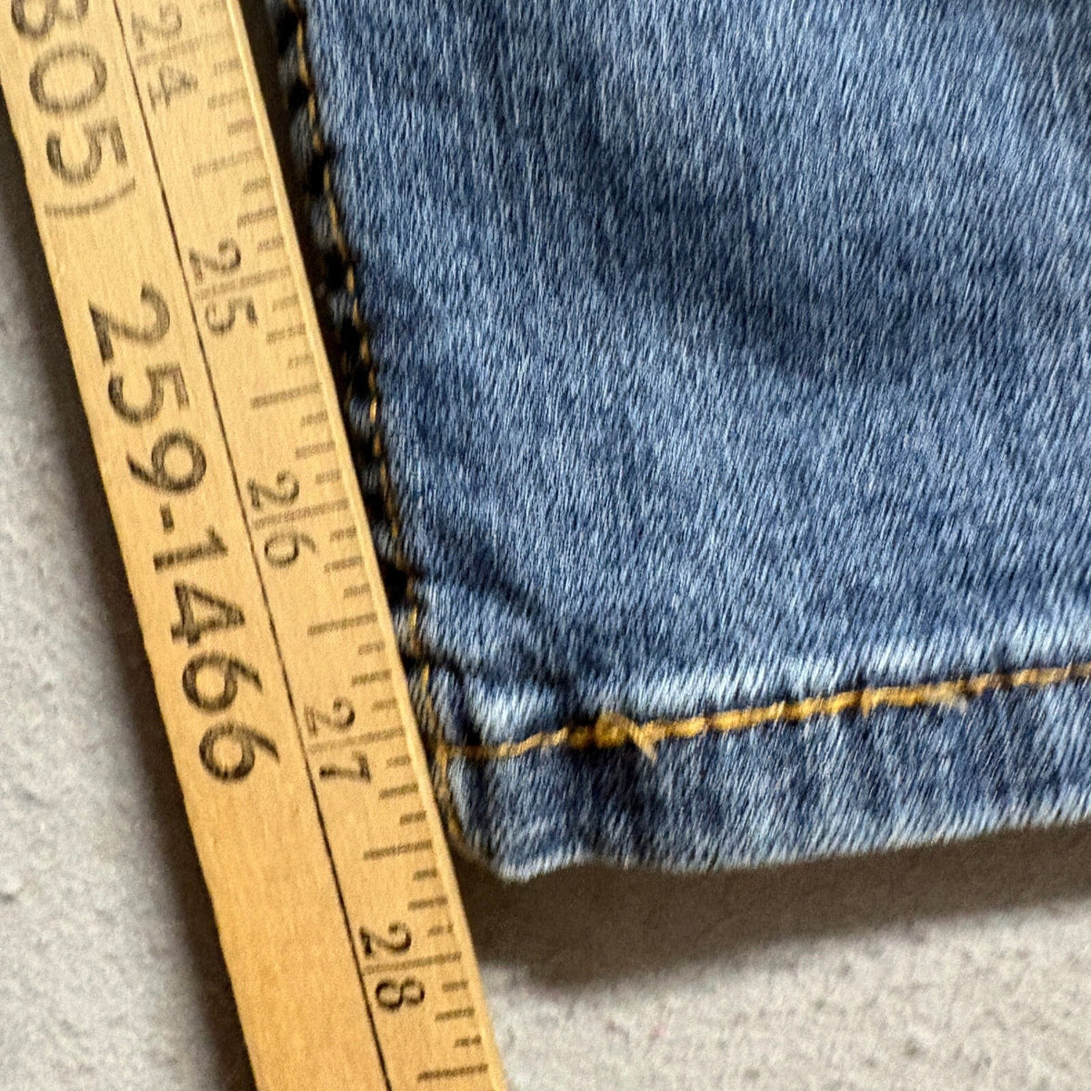 Levi's 550 Relaxed Fit Tapered Leg Jeans Mens 54 x 28 Big & Tall Blue Denim