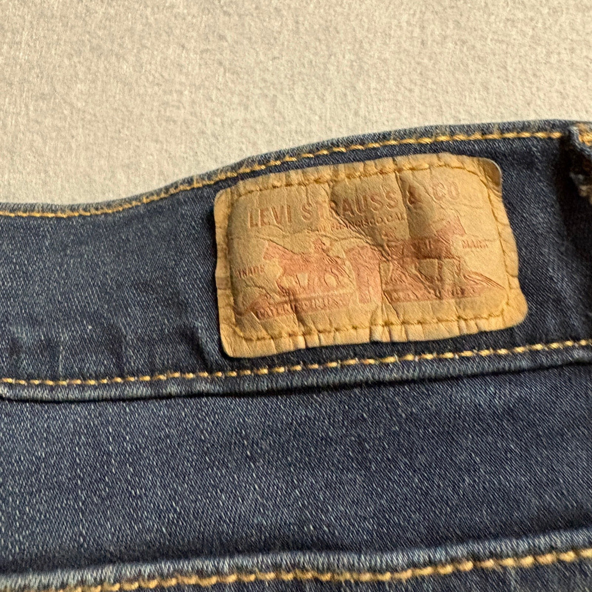 Levis 512 Perfectly Slimming Bootcut Jeans Womens Size 10 S/C Dark Wash Stretch
