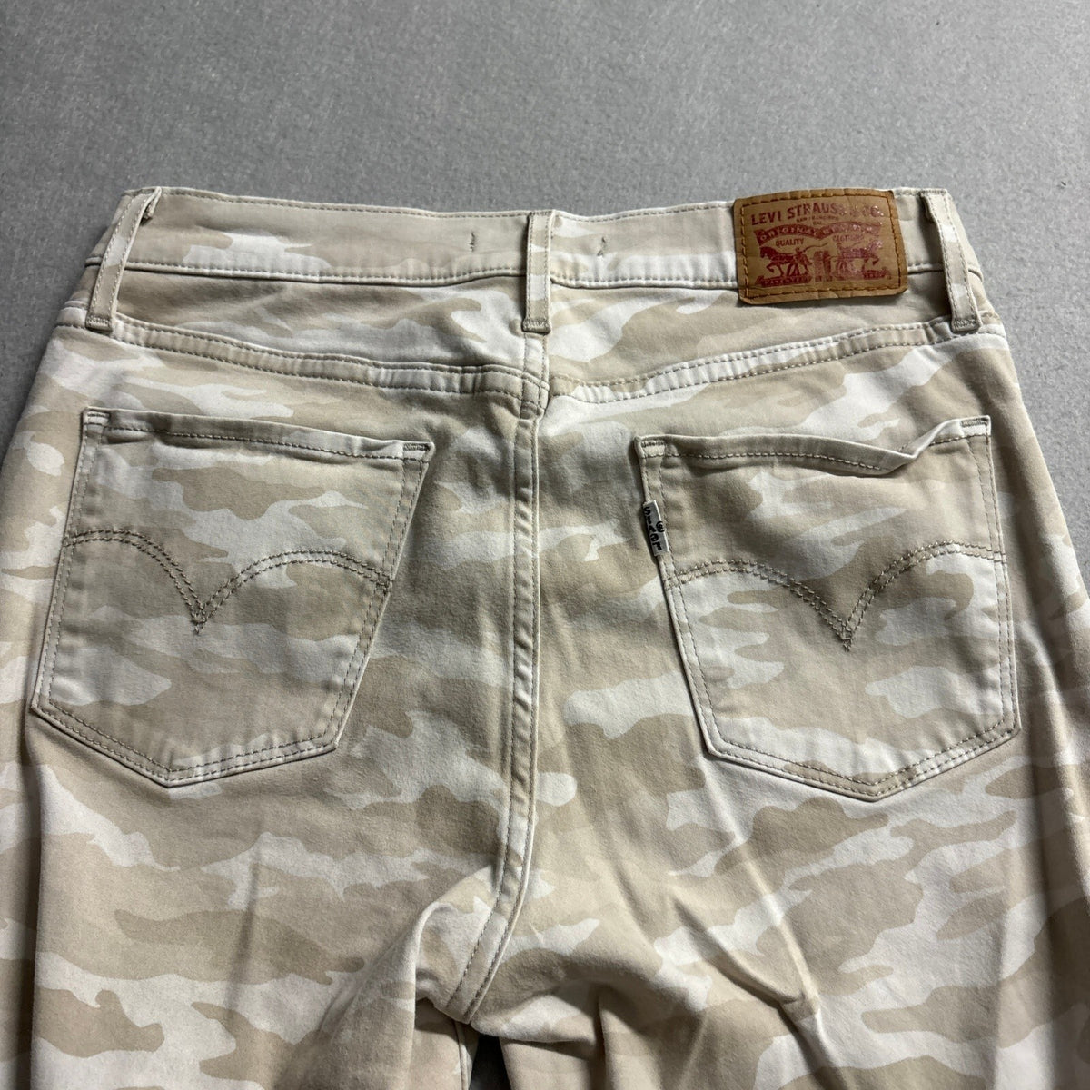 Levi's 720 High Rise Super Skinny Crop Camo Jeans Womens Size 27 Beige Stretch