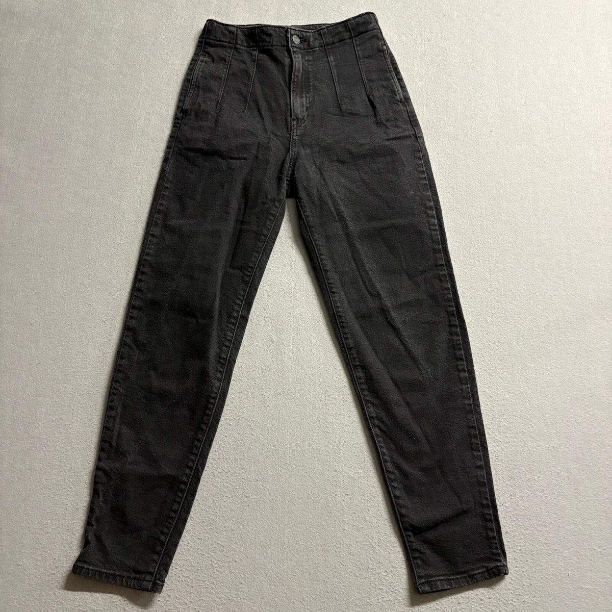 Levis High Waisted Taper Jeans Womens Size 25 W25 L29 Black Pleated Denim