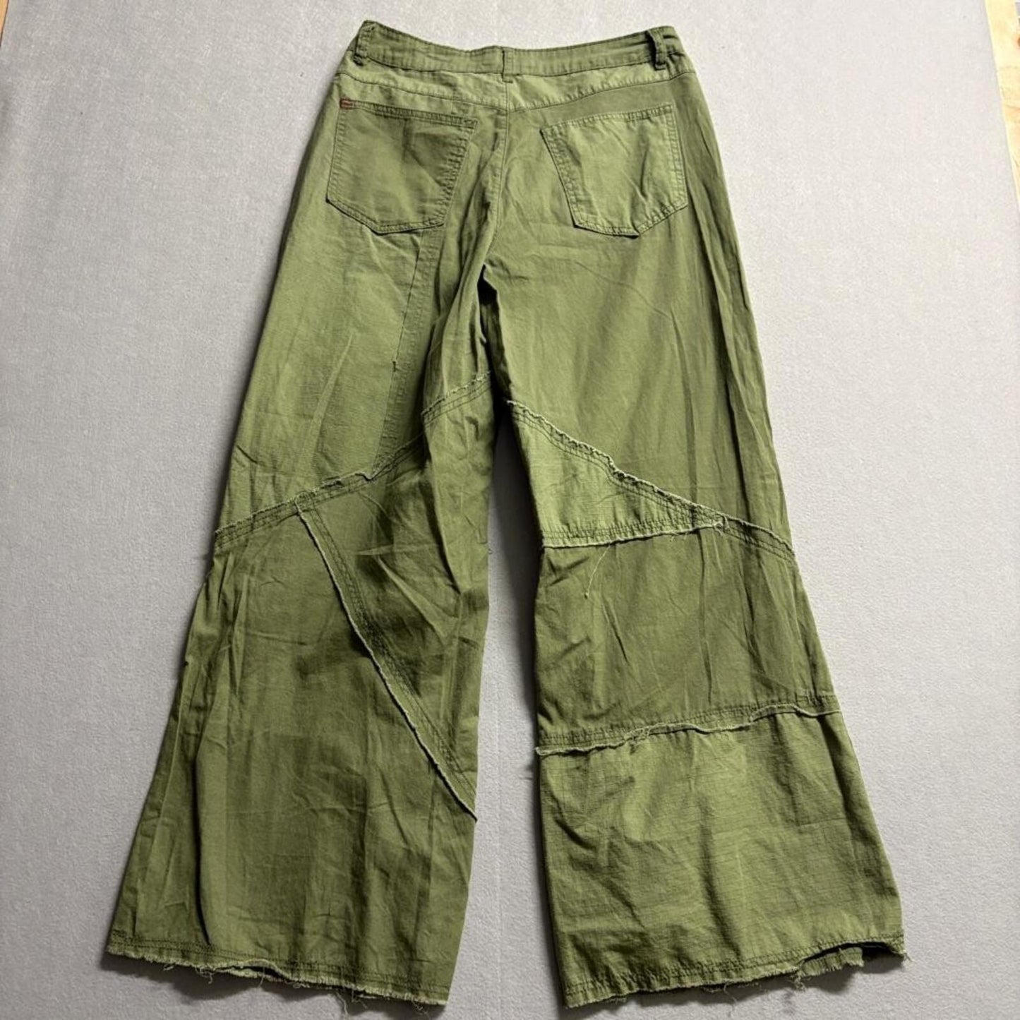 Forever 21 Womens Cargo Pants Size M Green Ripstop Patchwork Wide Leg Raw Hem