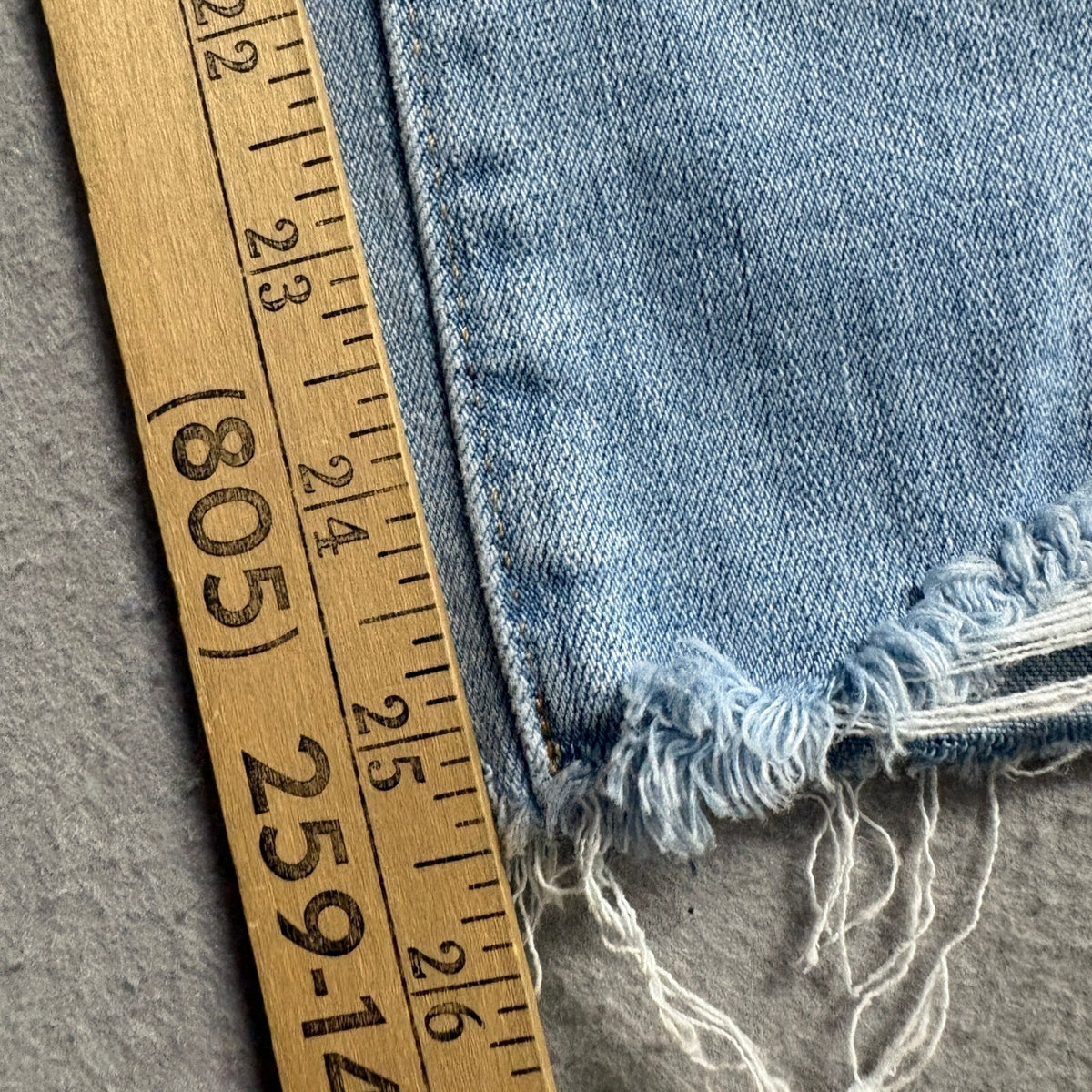 Levis 711 Skinny Jeans Womens Size 32 Light Wash Frayed Raw Hem Denim Pants