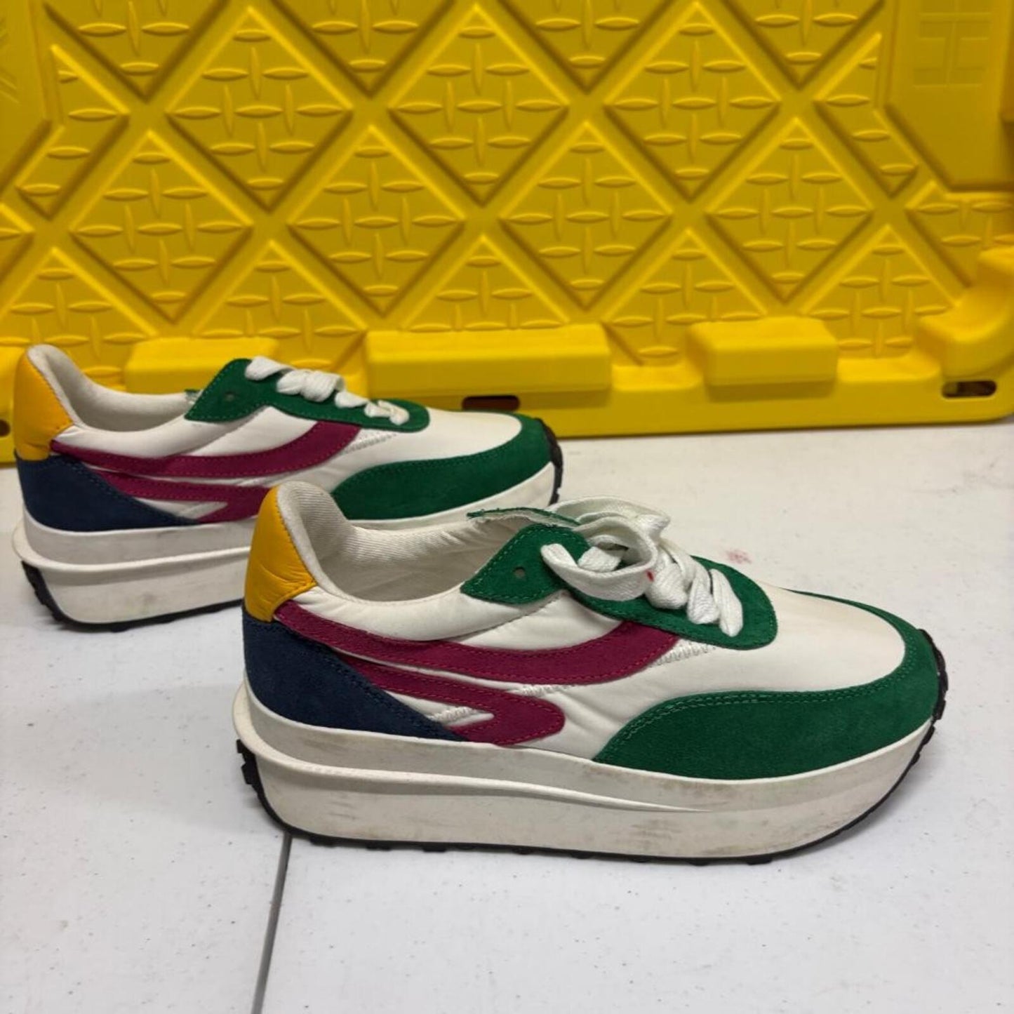 Steve Madden Actions Multi Color Platform Sneakers Womens Size 6.5M Green Suede