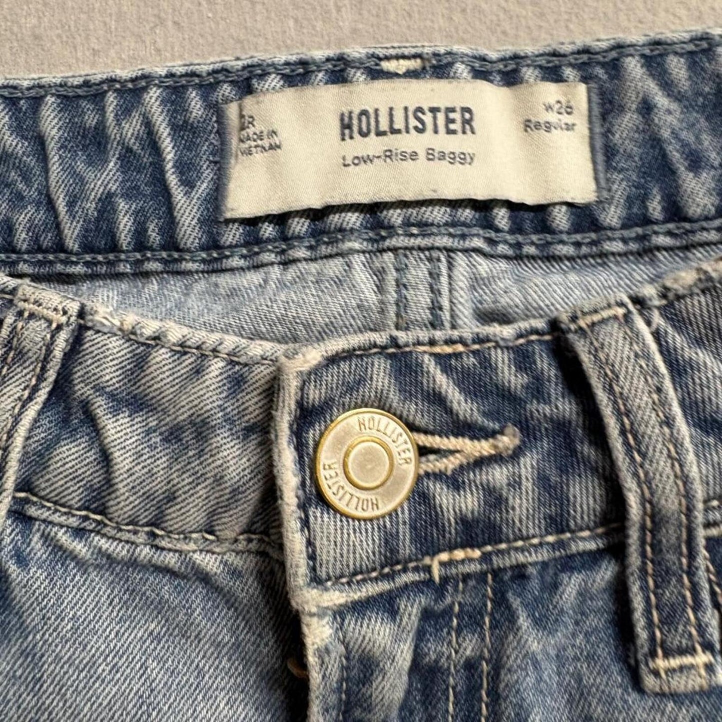 Hollister Low Rise Baggy Jeans Womens 2R W26 Distressed Ripped Light Wash Denim