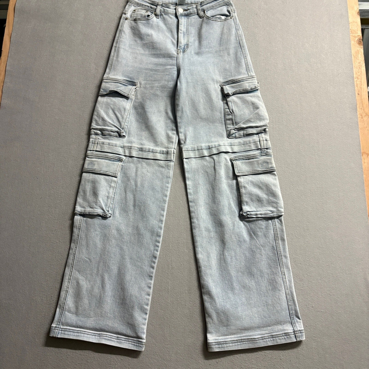 United We Stand Womens Size 9 Cargo Jeans Wide Leg Light Wash Stretch Y2K High