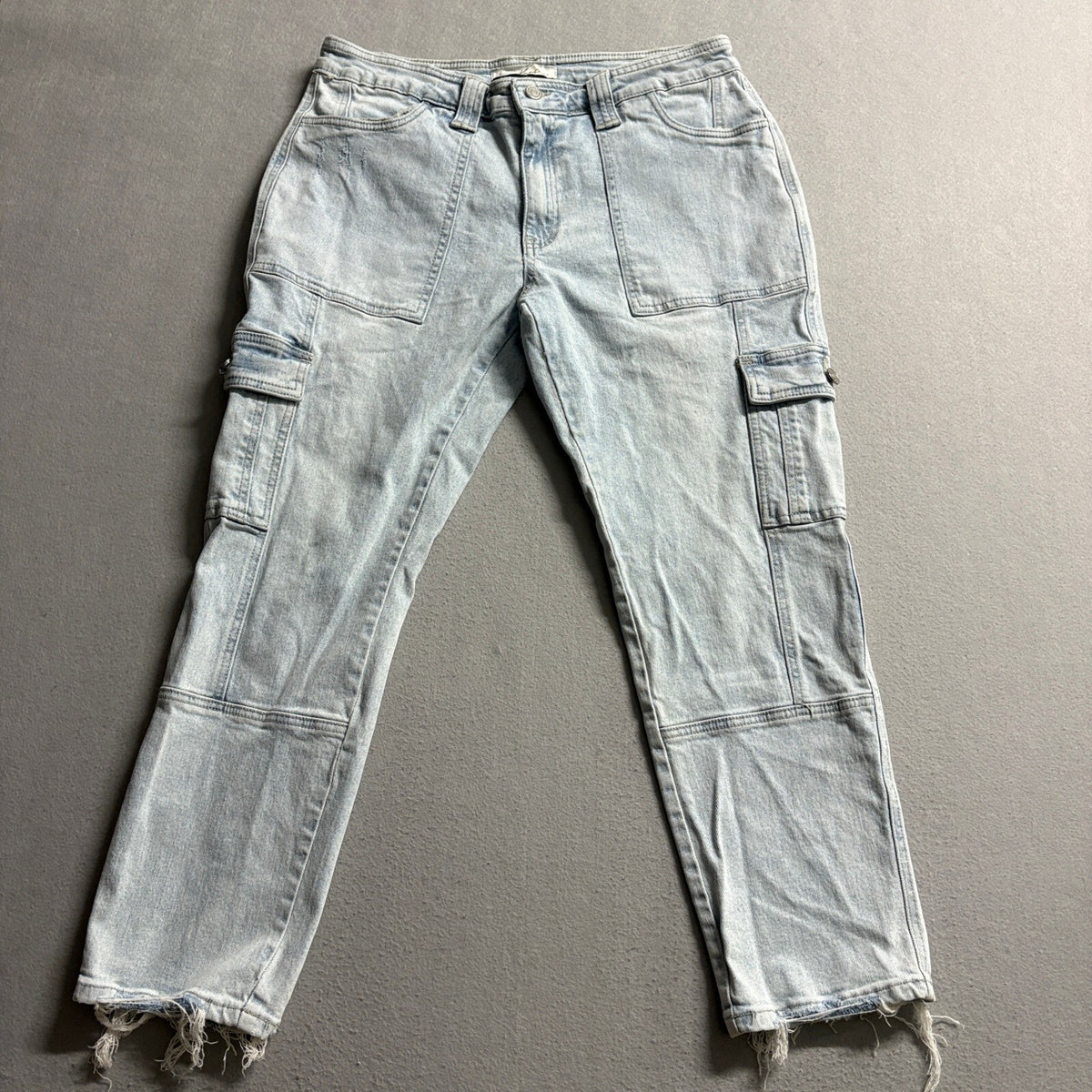 KAN CAN Cargo Jeans Womens Size 11/29 High Rise Raw Frayed Hem Light Wash Denim