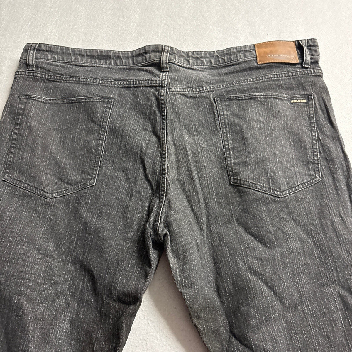 Volcom Solver Modern Straight Jeans Mens 46x30 Black Faded Denim Pants