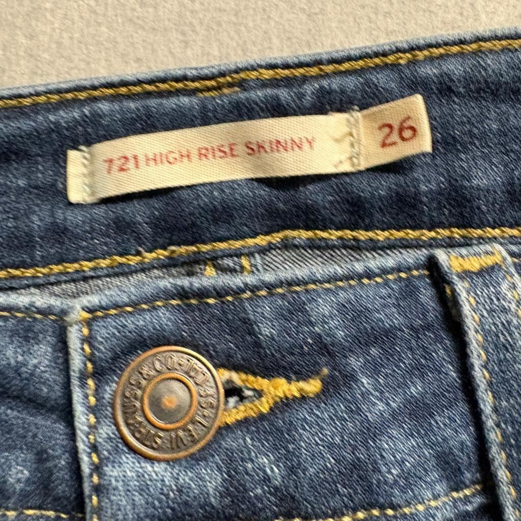 Levis 721 High Rise Skinny Jeans Womens 26 Blue Denim Raw Hem Cropped