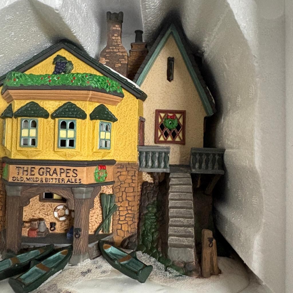 Department 56 Dickens Village The Grapes Inn 5th Edition 1996 Christmas 57534