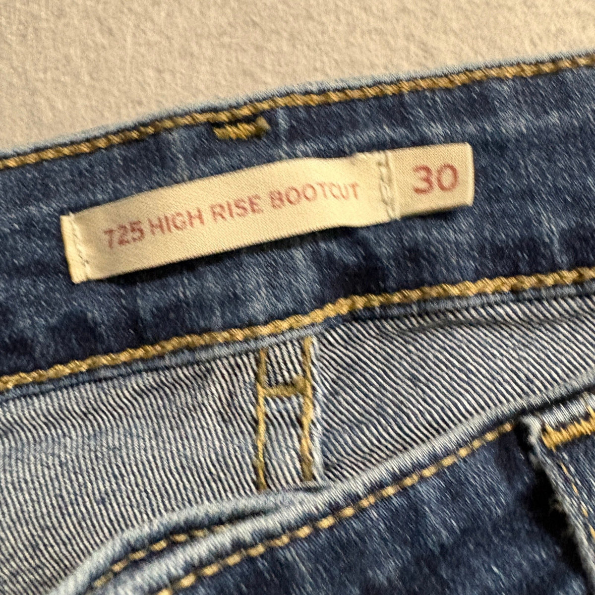 Levi's 725 High Rise Bootcut Jeans Womens 30x32 Blue Denim Front Seam Stretch
