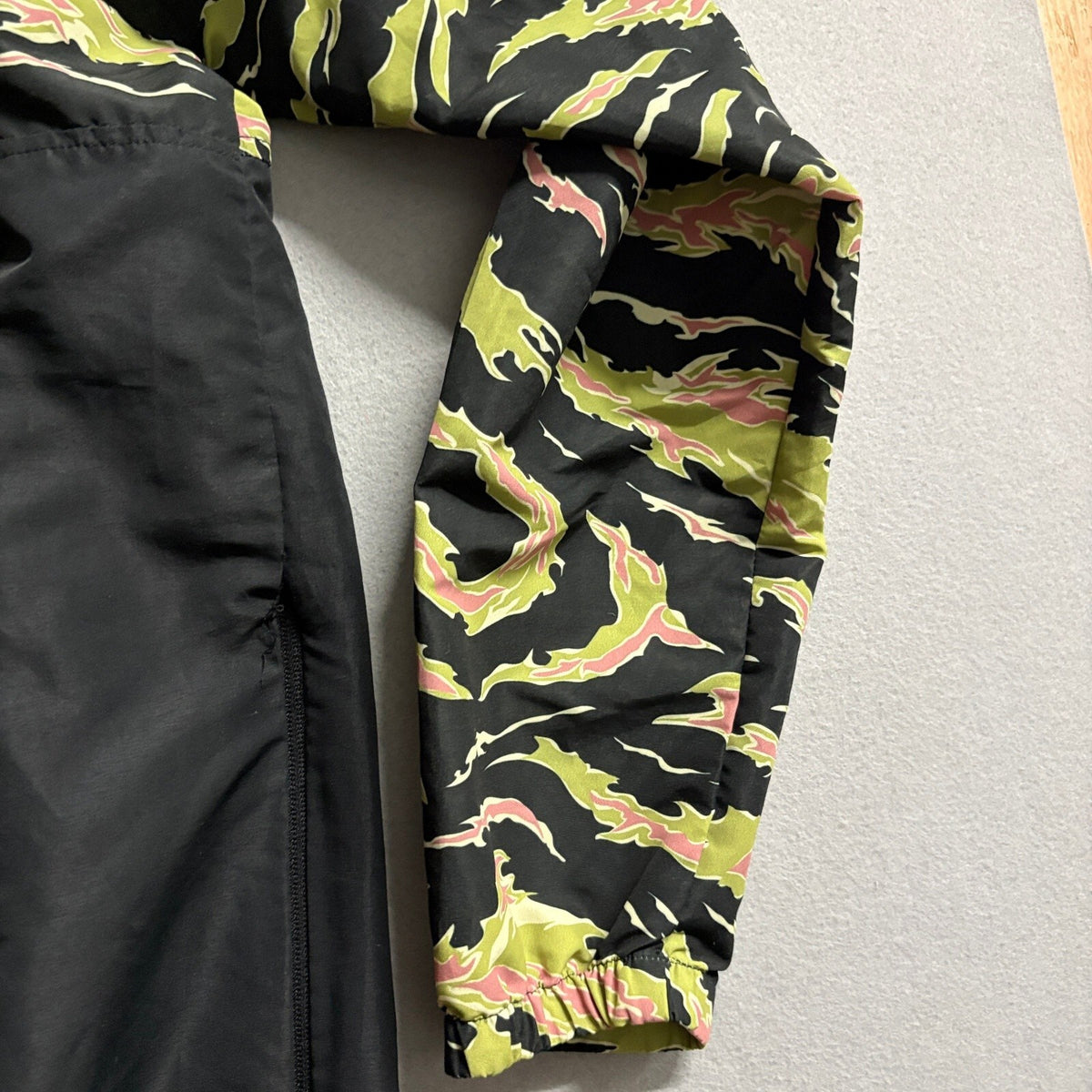 Asphalt Yacht Club AYC Windbreaker Jacket Mens Medium Tiger Camo 1/2 Zip