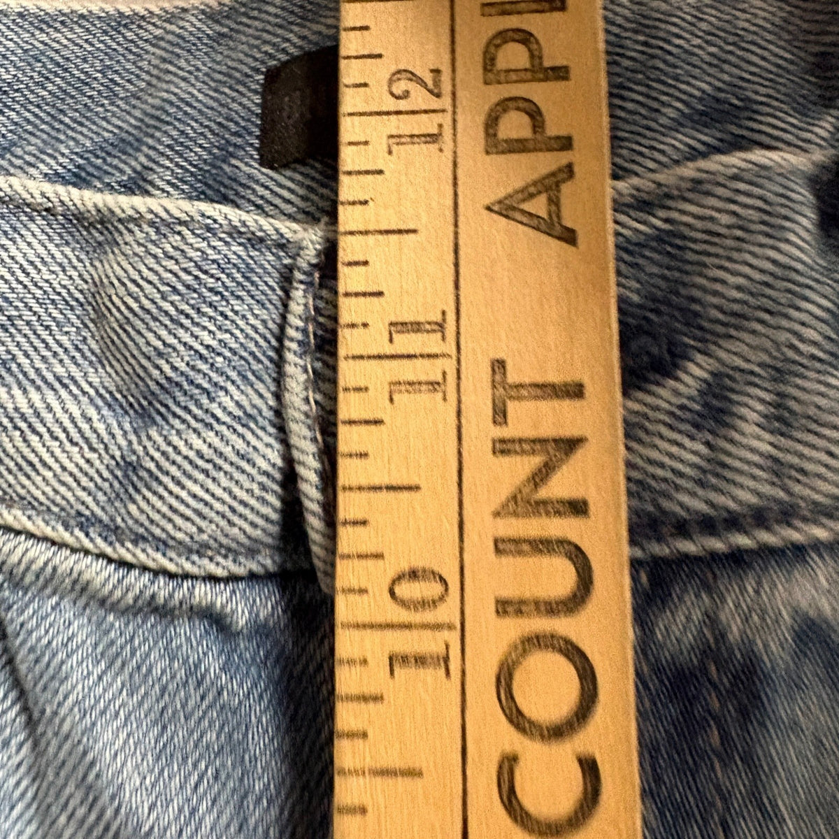 Uniqlo Jeans Womens 25 Wide Fit Tapered Blue Denim Distressed Raw Hem 24 Inseam