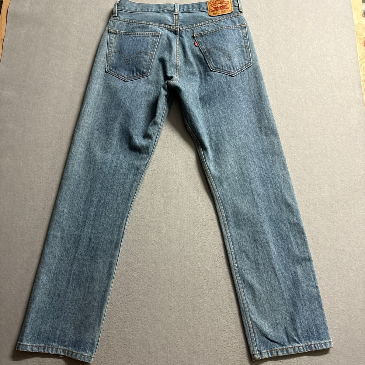 Levis 505 Regular Fit Jeans Mens Size 33x32 Medium Wash Blue Denim 100 Cotton
