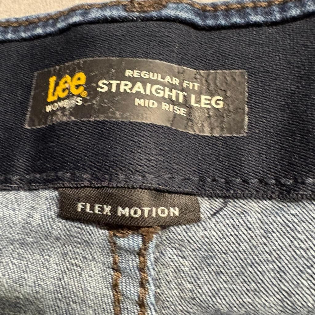 Lee Flex Motion Regular Fit Straight Leg Jeans Womens 22W Petite Blue Denim Mid