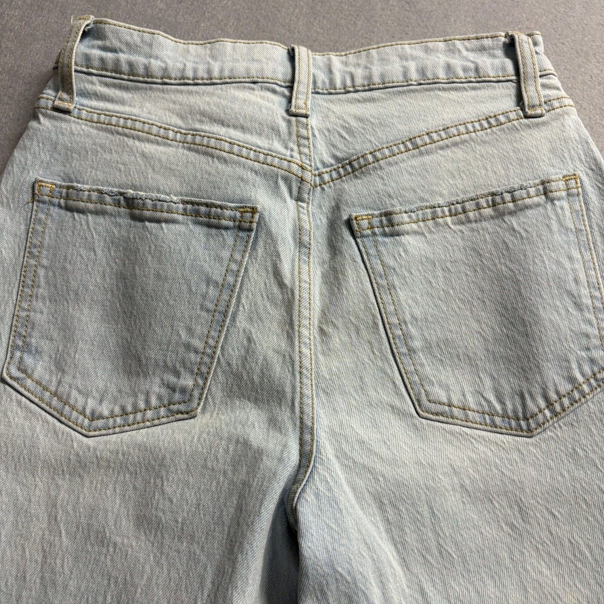 Universal Thread Vintage Straight Jeans Womens 00/24R Light Wash Distressed Blue