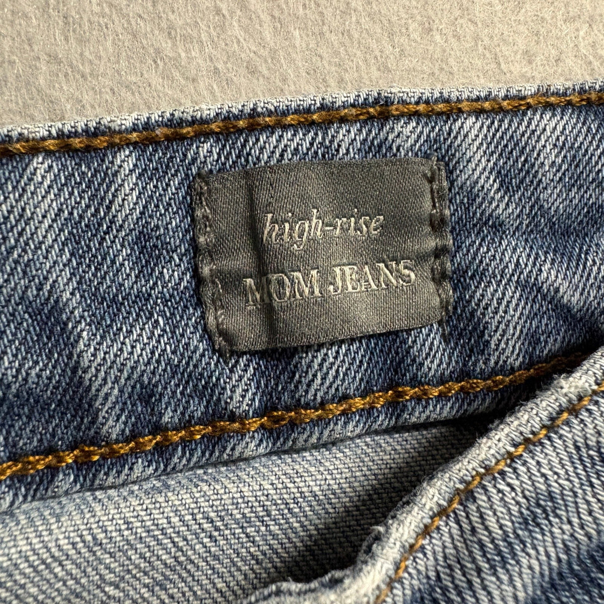 I&M Black Label High Rise Mom Jeans Womens Size 5 Distressed Light Wash Blue