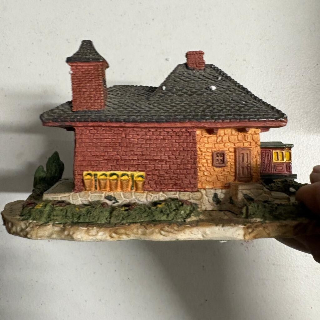 Department 56 Dickens Village Miniature Train Station and Train Cold Cast