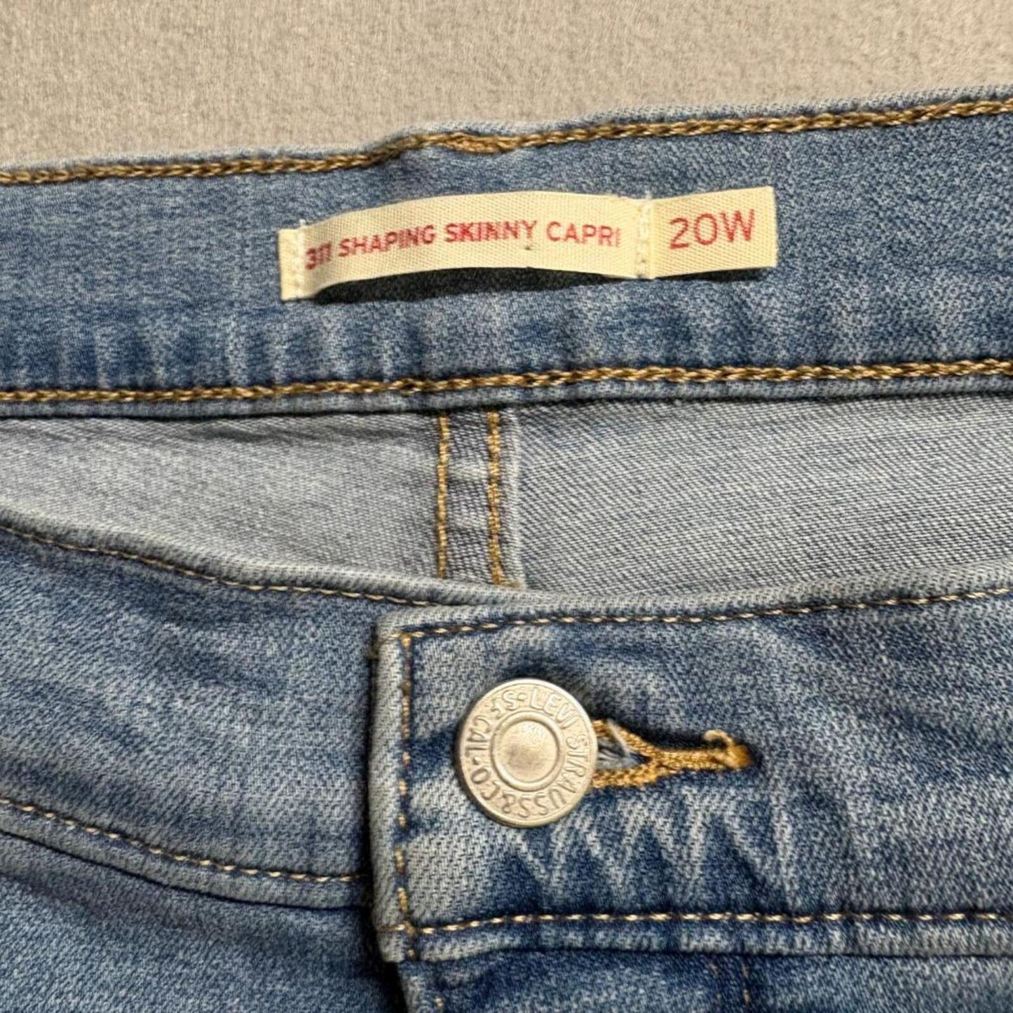 Levi's 311 Shaping Skinny Capri Jeans Womens 20W Blue Stretch Denim Crop 41x21