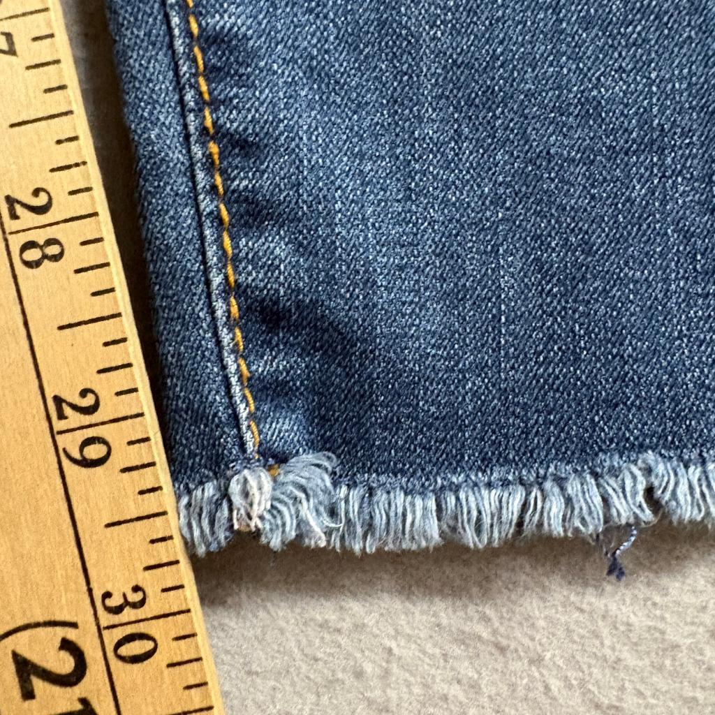 Bandolino Mandie Lisbeth Embroidered Jeans Womens Size 8 Blue Denim Raw Hem