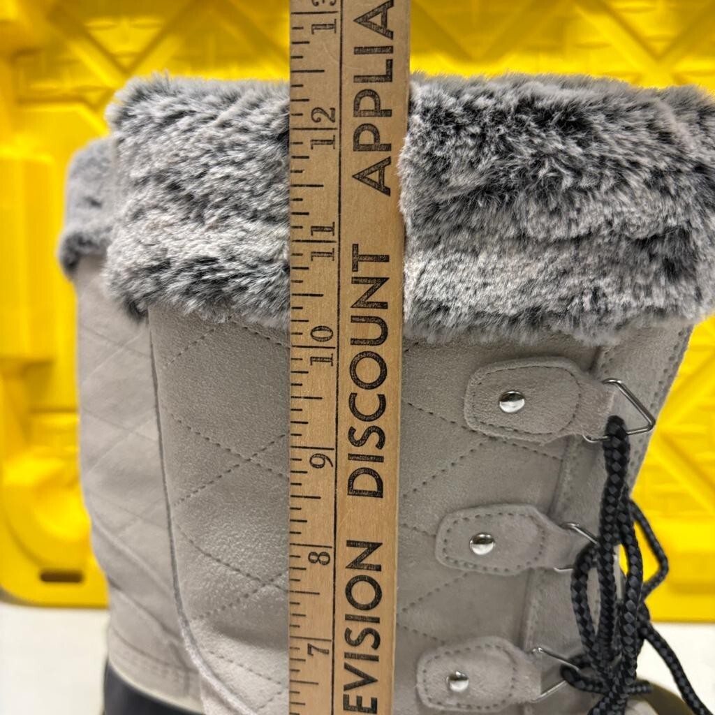 Khombu Emily Women's Winter Snow Boots Size 10M Gray Suede Waterproof Duck Boots