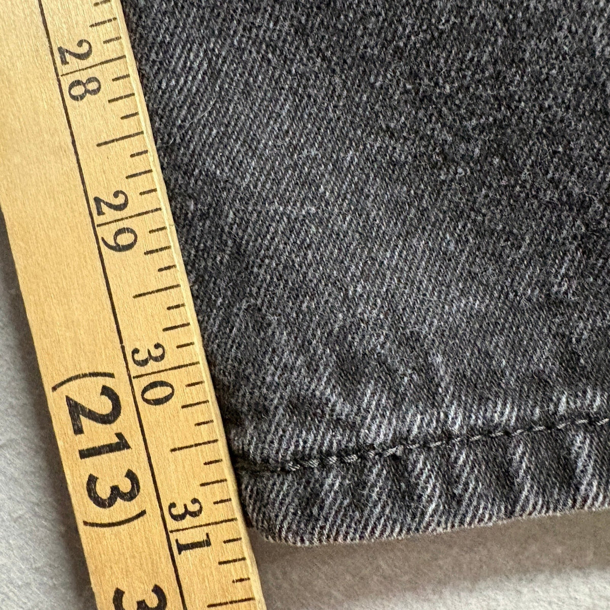 Levis 550 Relaxed Fit Black Denim Jeans Mens 34x34 Measured 31x31.5 Vintage Look