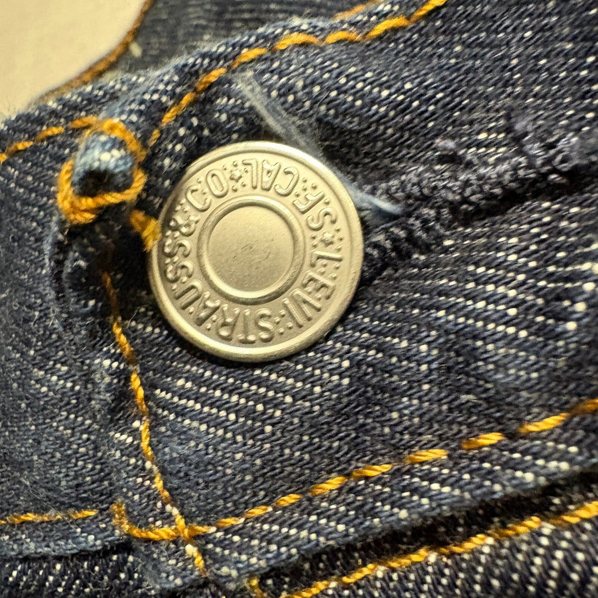 Levis 501 Original Fit Jeans Mens 30x32 Dark Wash Blue Denim Button Fly