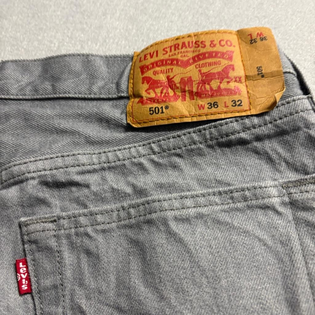 Levis 501 Womens Gray Denim Jeans Cut Off Raw Hem Size 36x32 Actual 35x23.5