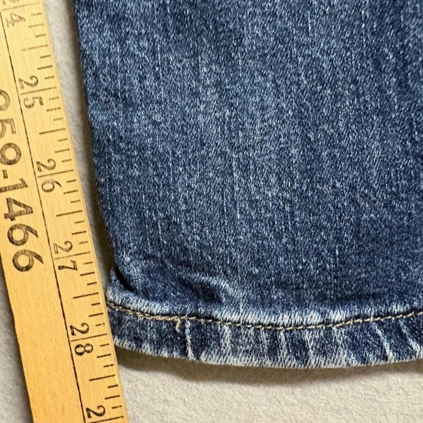 Levi's 524 Too Superlow Jeans Womens 9 Short Blue Denim Low Rise Slim Straight