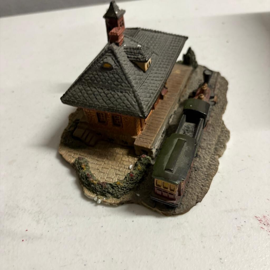 Department 56 Dickens Village Miniature Train Station and Train Cold Cast