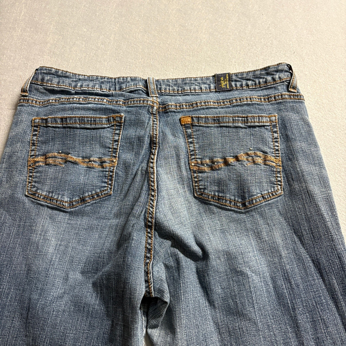 Aura From Wrangler Jeans Womens 16 AVG Blue Denim Straight Leg Embellished