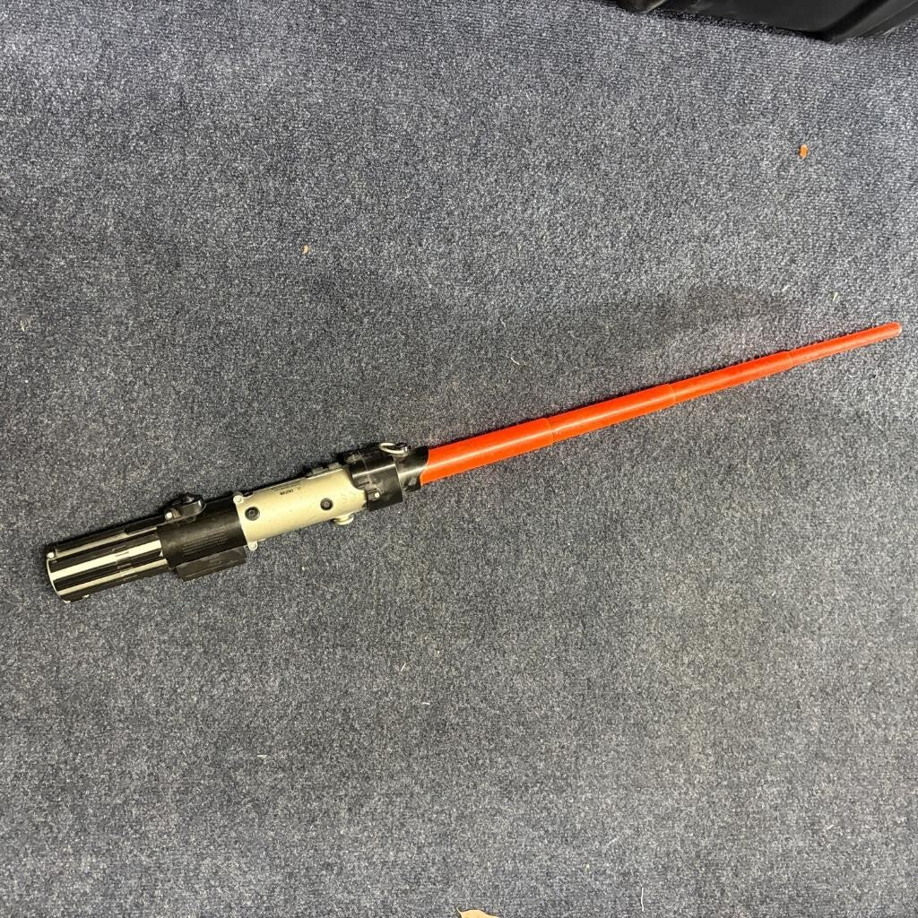 Star Wars Darth Vader Lightsaber Toy Hasbro 2006 Red Retractable Blade