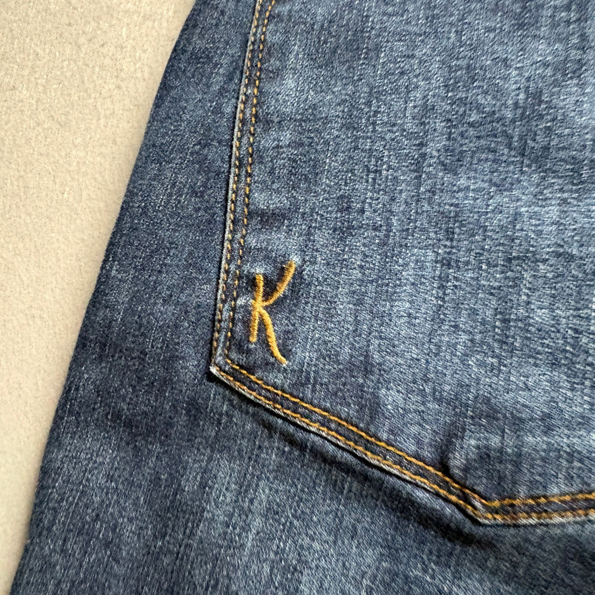 KUT from the Kloth Blue Jeans Womens Size 12 Straight Leg Medium Wash Stretch