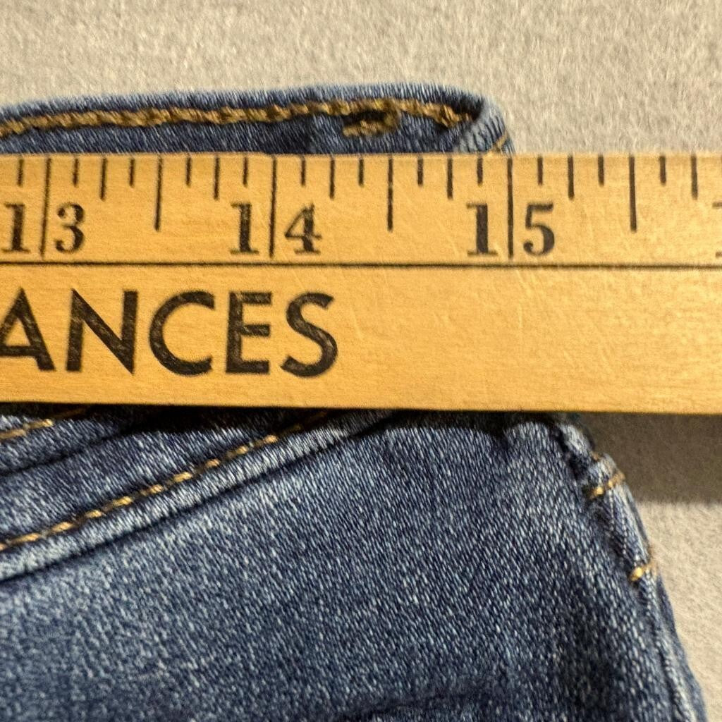 Levi's Classic Straight Jeans Womens Size 8S W29 L28 Medium Wash Stretch Denim
