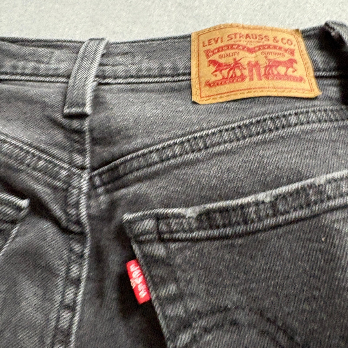 Levi's Wedgie Straight Jeans Womens 26 Distressed Black Denim High Rise W26 L28