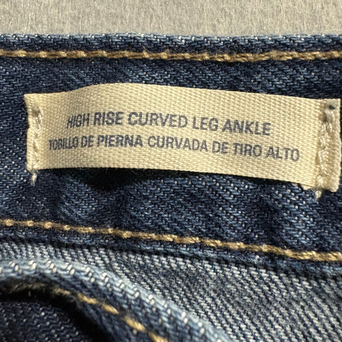 Universal Thread High Rise Curved Leg Ankle Jeans Womens Size 6/R Blue Denim