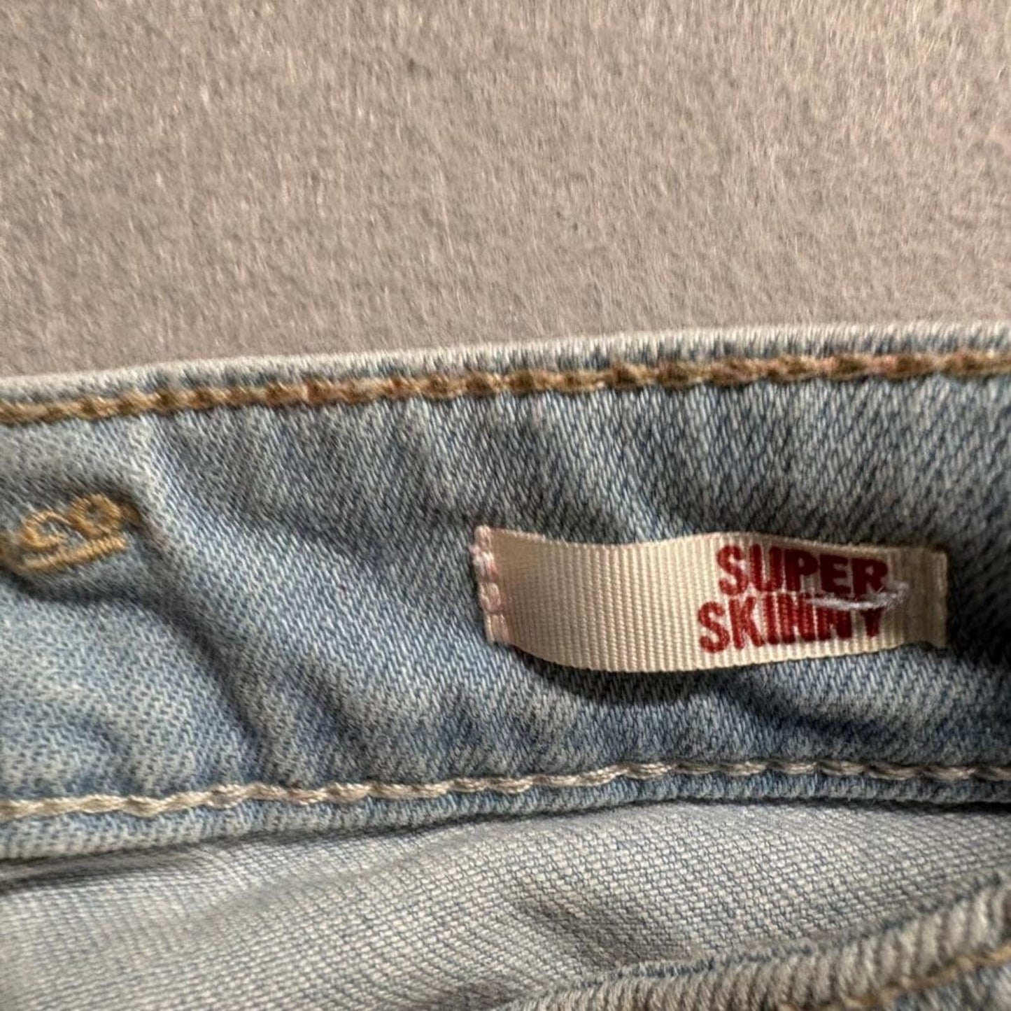 Arizona Jean Co Super Skinny Jeans Womens Size 1 Light Wash Distressed Denim