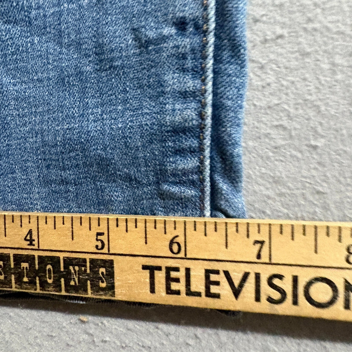 Levi's Boyfriend Jeans Womens Size 32 Medium Wash Distressed Ripped Denim Pants