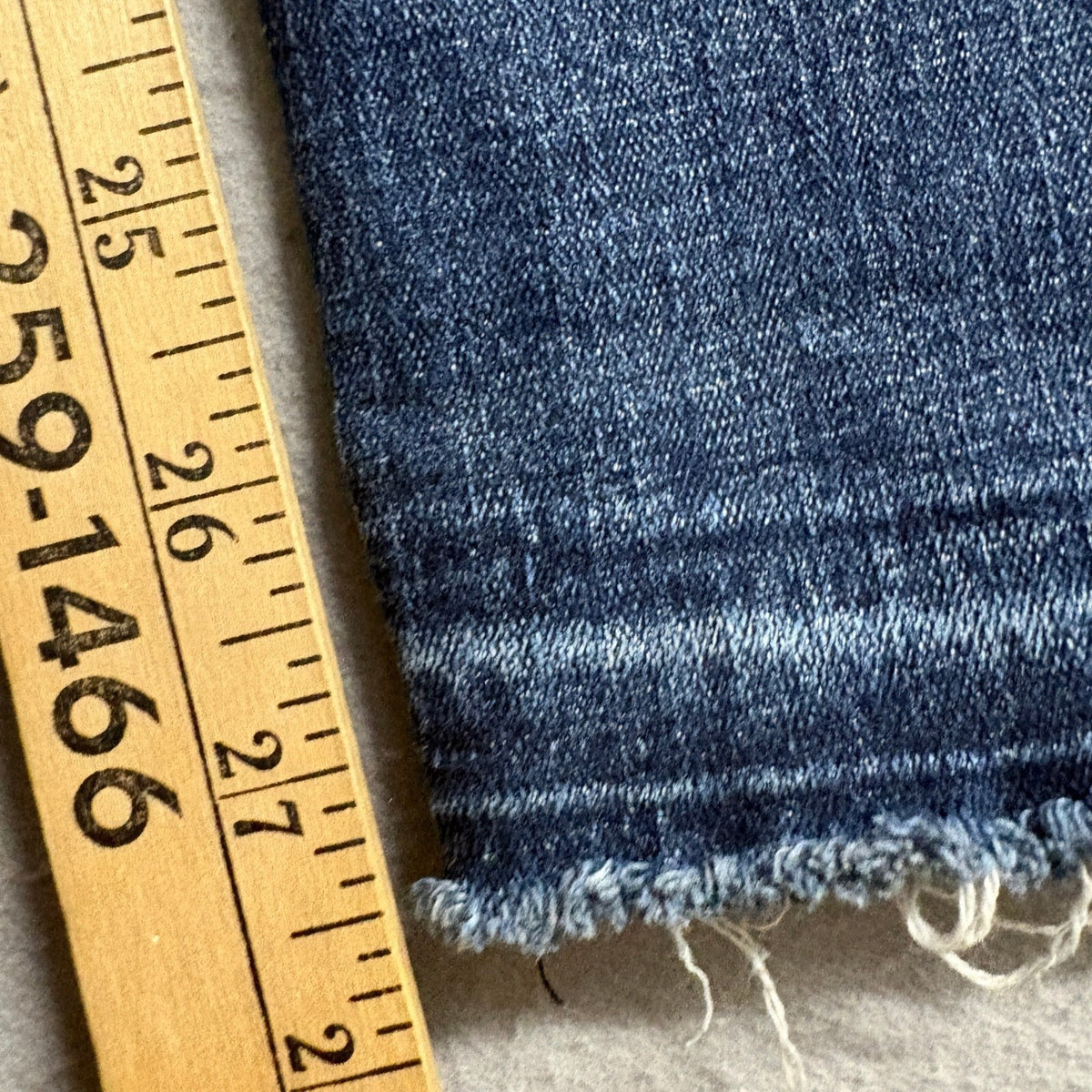 Levi's 711 Skinny Jeans Women's 28 Blue Distressed Knee Raw Hem Denim Pants