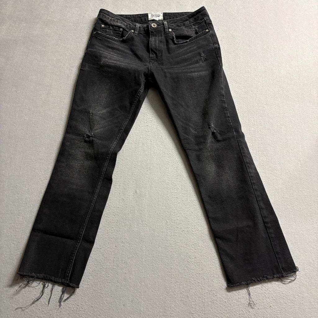 Zara TRF Distressed Black Jeans Womens Size 00 Raw Hem Straight Leg Denim