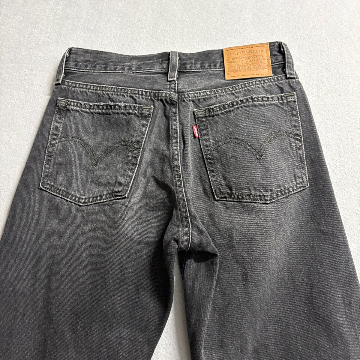 Levi's Premium Wedgie Straight Jeans Womens 26 Black Distressed Raw Hem Denim