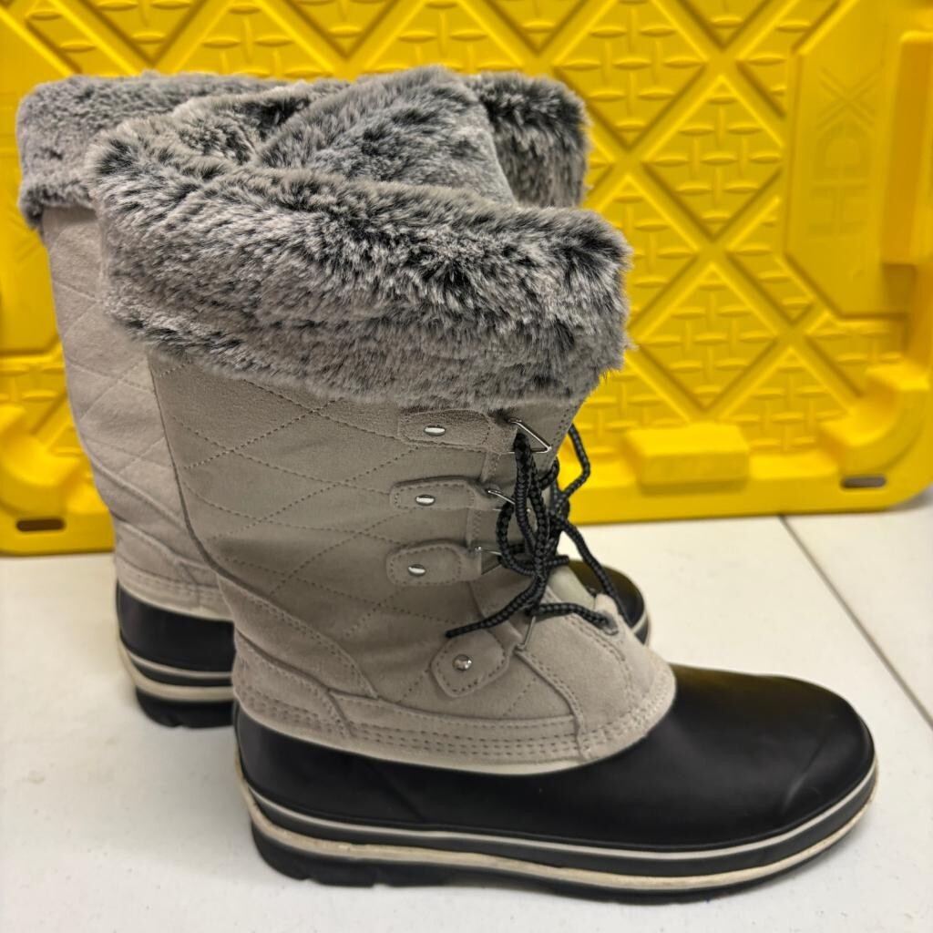 Khombu Emily Women's Winter Snow Boots Size 10M Gray Suede Waterproof Duck Boots